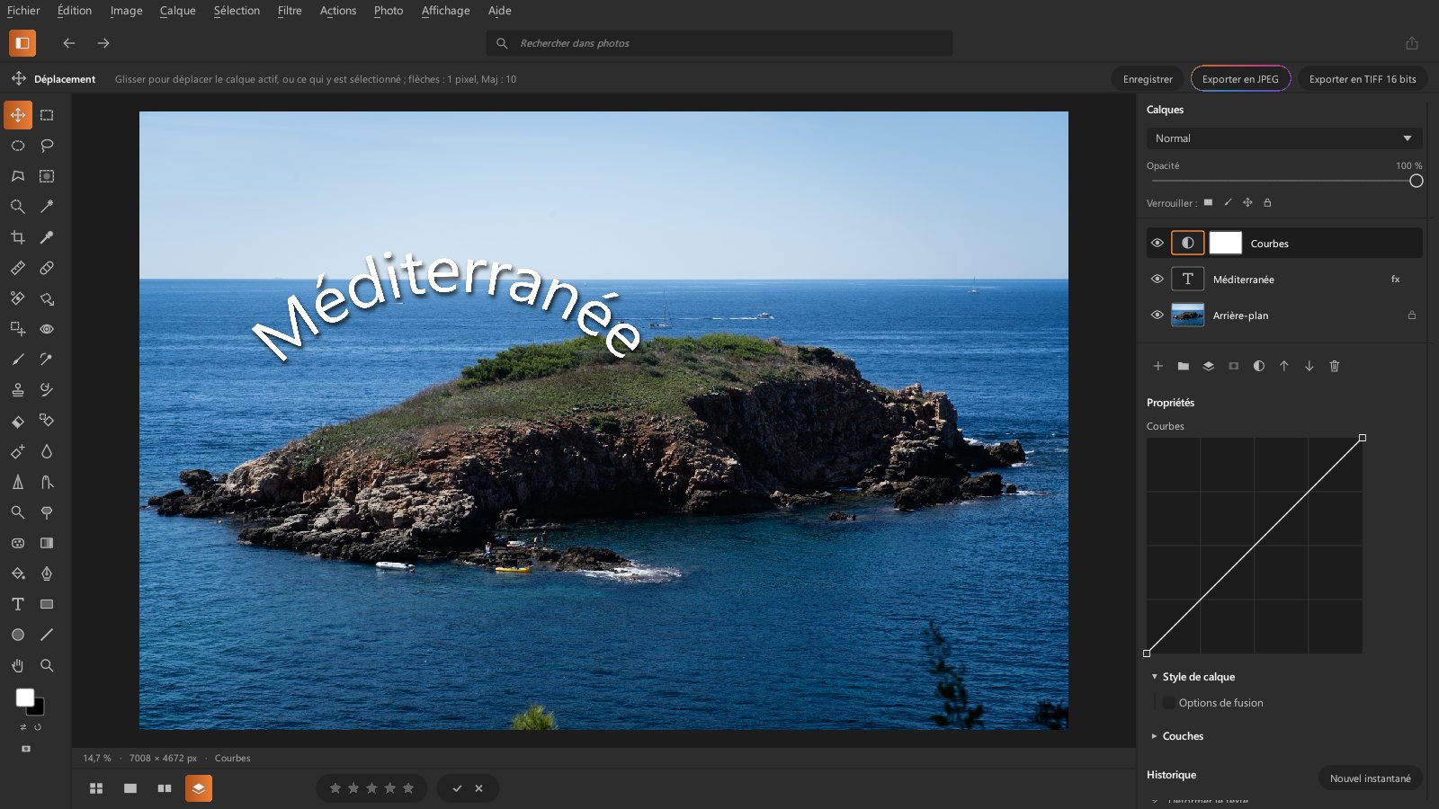 L'écran Retouche : un titre en arc et un calque de réglage sur la photo développée